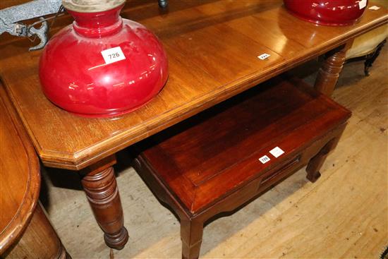 Victorian dining table, 2 leaves